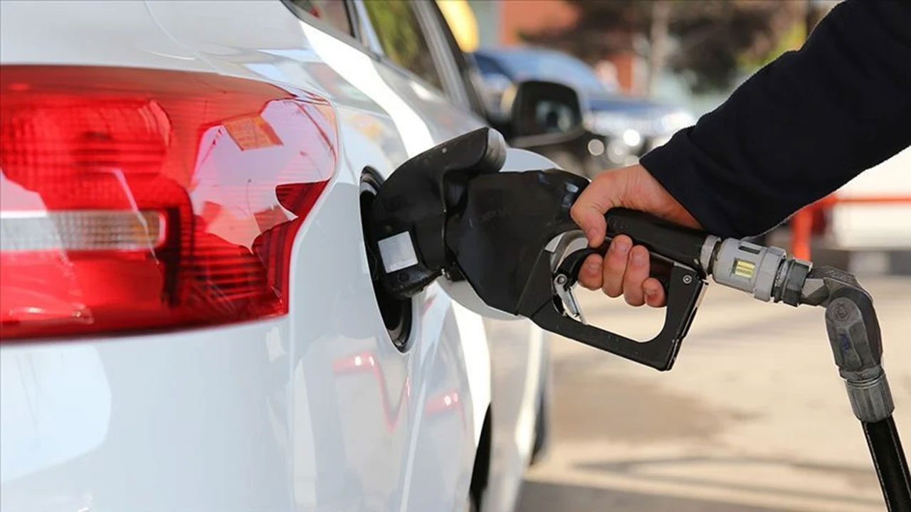 Aracı olanlar dikkat! Benzine indirim geliyor