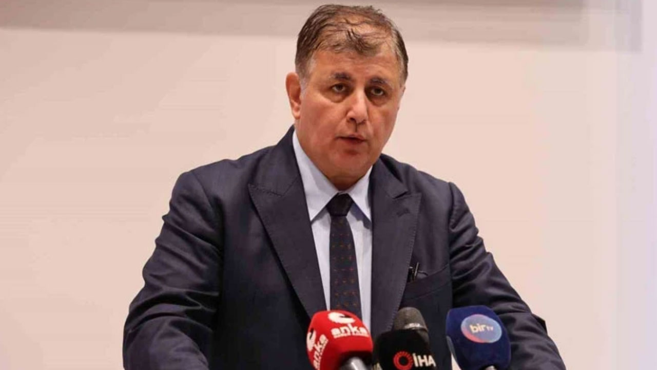 İzmir Büyükşehir Belediye Başkanı Cemil Tugay CHP’den istifa etti