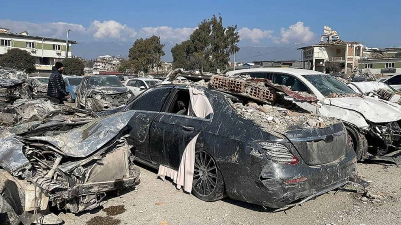 Deprem hasarlı araçları bunun için toplamışlar! Sahte ekspertiz oyununa operasyon