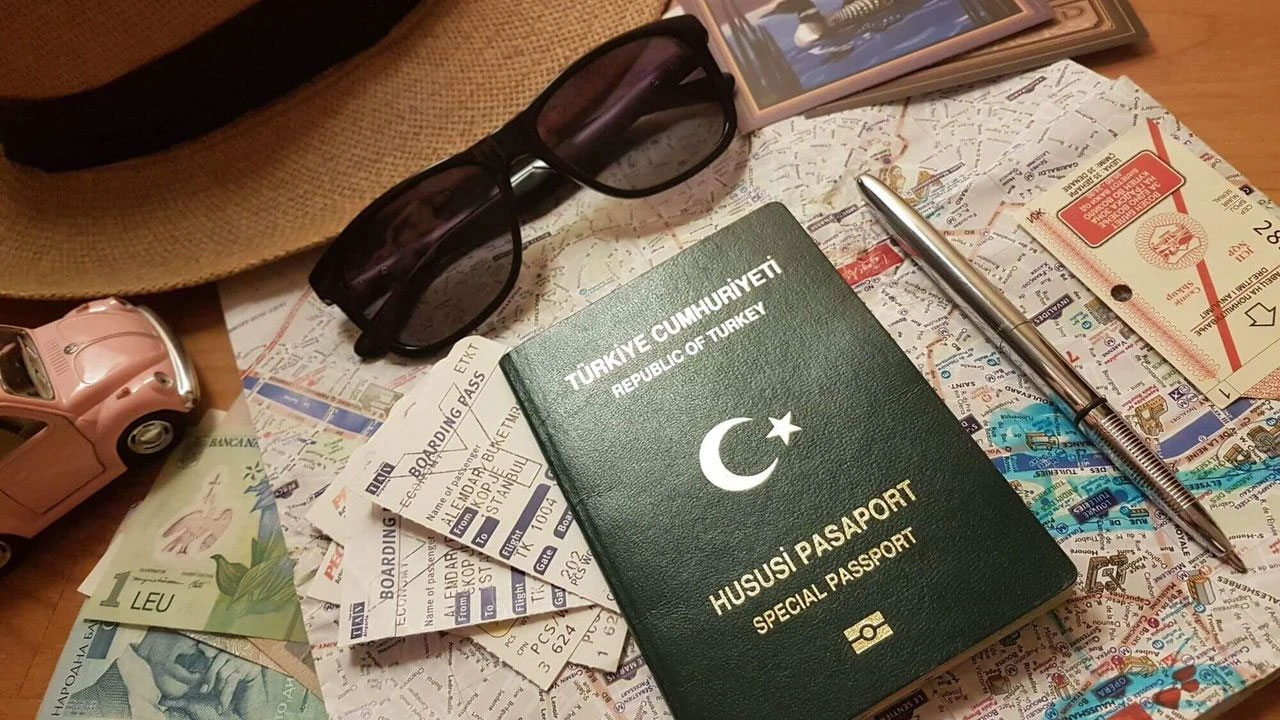 Yeşil pasaportla vizesiz seyahat dönemi bitti mi? Açıklama geldi