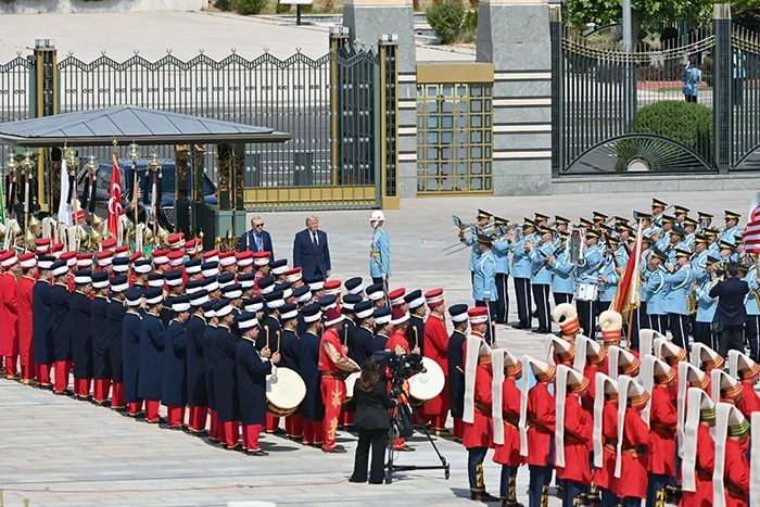 Ünlü yazarın NATO Zirvesi'yle ilgili 'Mehter' yazısı sosyal medyada büyük yankı uyandırdı!