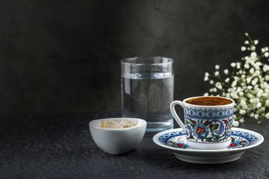 Sıcak havada kahvenin yanında ne kadar su içilmeli? Uzman isim açıkladı!